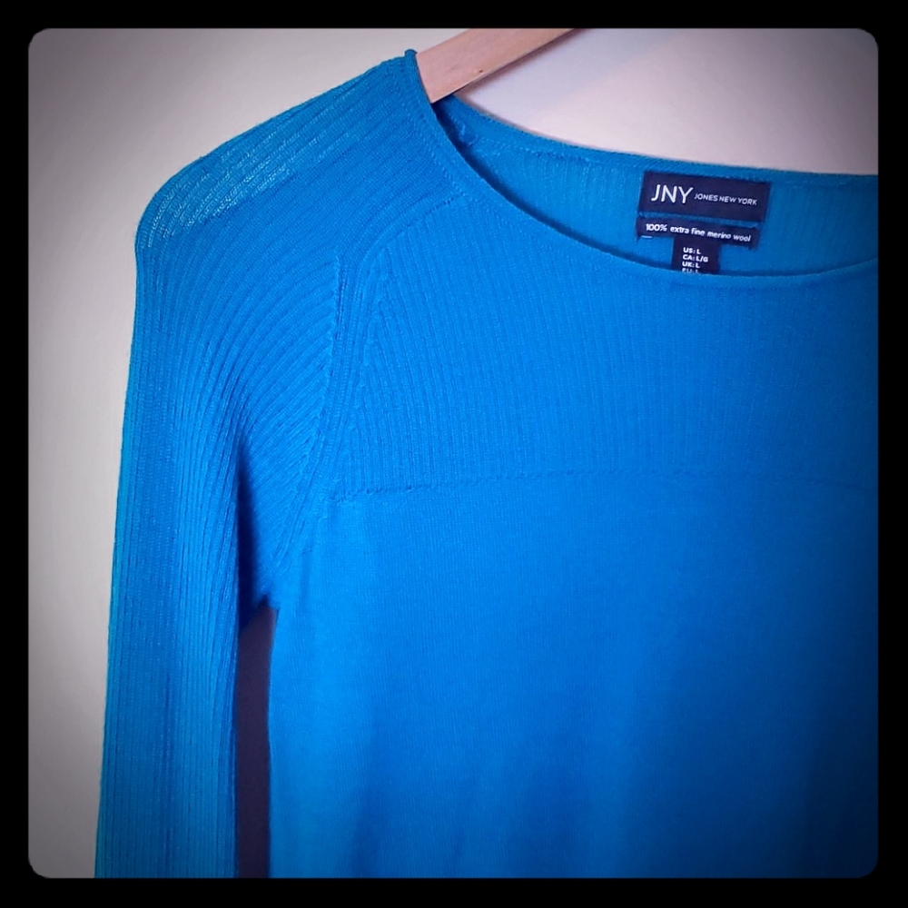 ⛱3/$20 Jones New York Light Merino Sweater